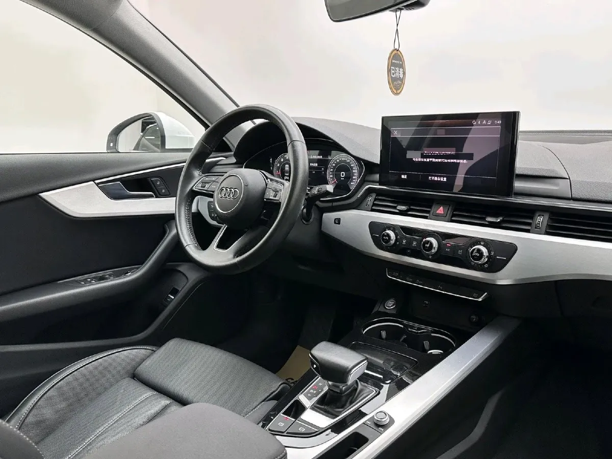 2022 Audi A4L 2.0T 190HP L4 7DCT,autocango,china used car exporter,china ev exporter,chinese used car exporter,chinese used ev exporter