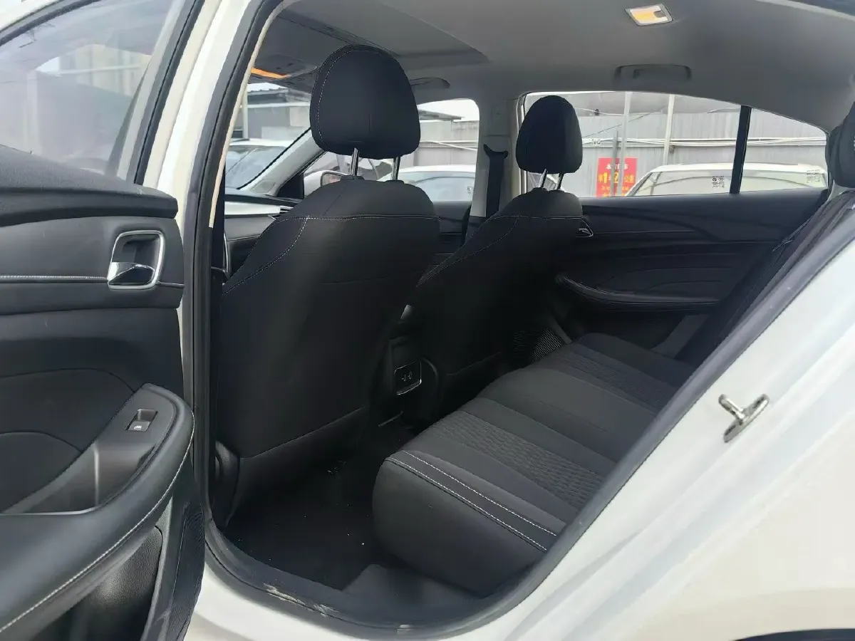 2020 Roewe i5 1.5L 120HP L4 CVT,autocango,china used car exporter,china ev exporter,chinese used car exporter,chinese used ev exporter