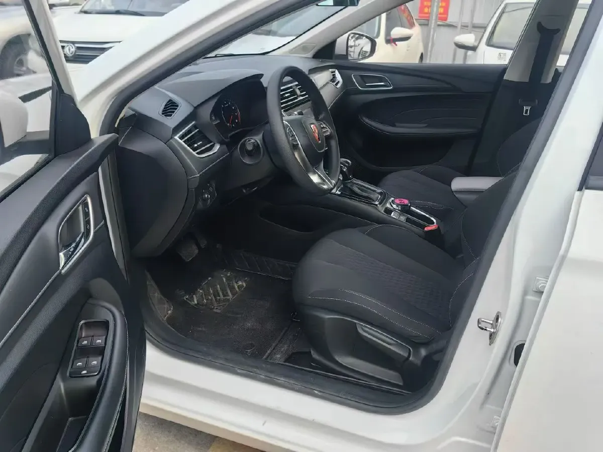 2020 Roewe i5 1.5L 120HP L4 CVT,autocango,china used car exporter,china ev exporter,chinese used car exporter,chinese used ev exporter