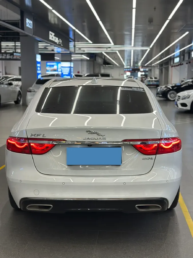 2020 Jaguar XFL 2.0T 200HP L4 8AT,autocango,china used car exporter,china ev exporter,chinese used car exporter,chinese used ev exporter
