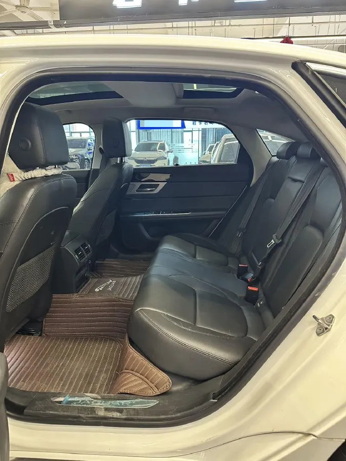 2020 Jaguar XFL 2.0T 200HP L4 8AT,autocango,china used car exporter,china ev exporter,chinese used car exporter,chinese used ev exporter