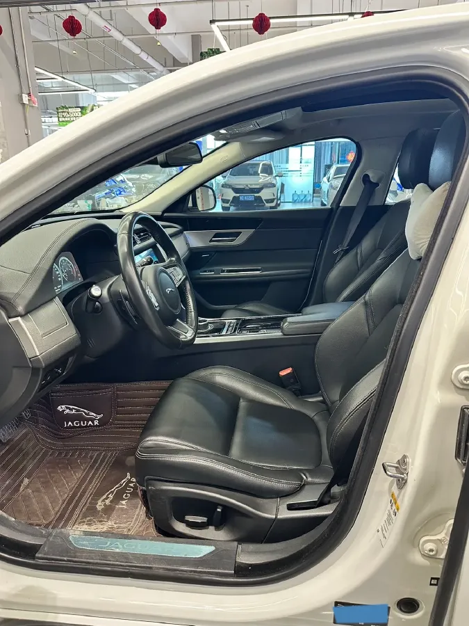 2020 Jaguar XFL 2.0T 200HP L4 8AT,autocango,china used car exporter,china ev exporter,chinese used car exporter,chinese used ev exporter