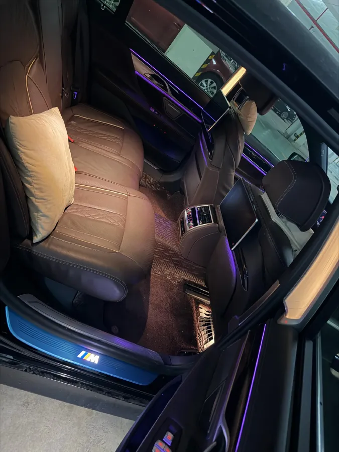 2021 BMW 7 Series 3.0T 340HP L6 8AT,autocango,china used car exporter,china ev exporter,chinese used car exporter,chinese used ev exporter