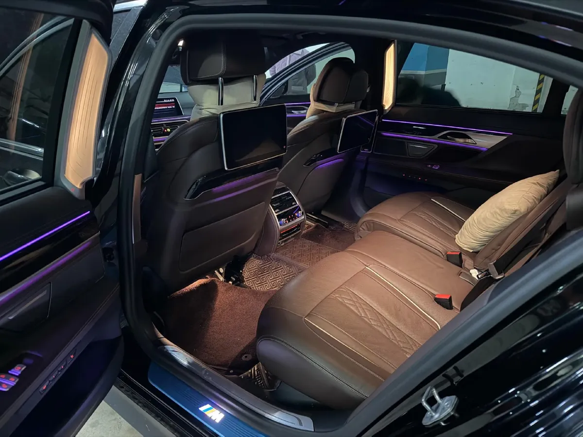 2021 BMW 7 Series 3.0T 340HP L6 8AT,autocango,china used car exporter,china ev exporter,chinese used car exporter,chinese used ev exporter