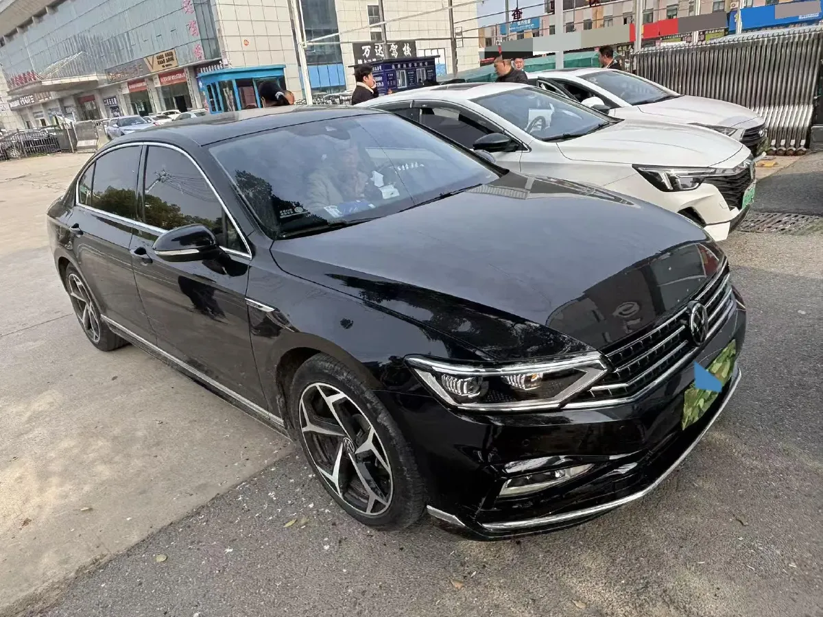 2023 Volkswagen Magotan 2.0T 186HP L4 7DCT,autocango,china used car exporter,china ev exporter,chinese used car exporter,chinese used ev exporter