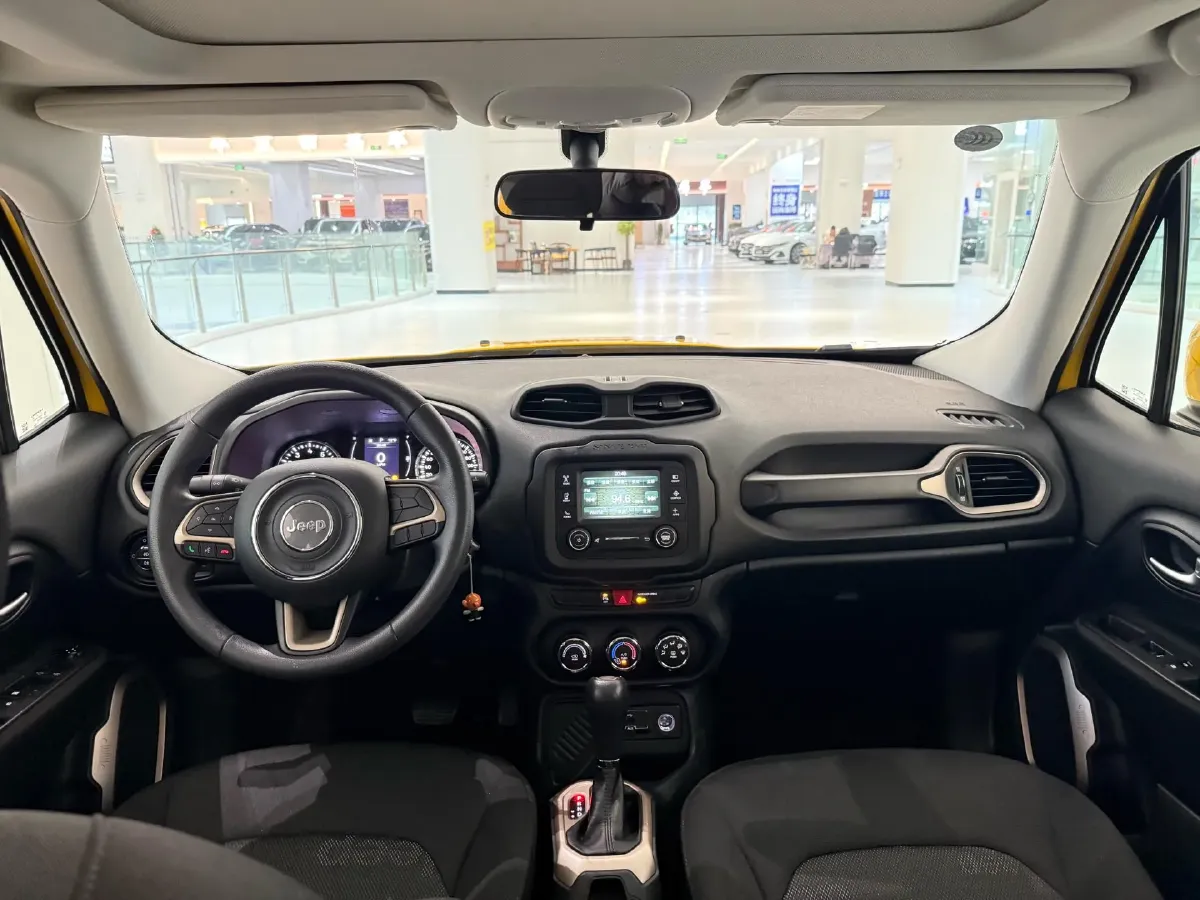 2017 Jeep Renegade 1.4T 150HP L4 7DCT,autocango,china used car exporter,china ev exporter,chinese used car exporter,chinese used ev exporter