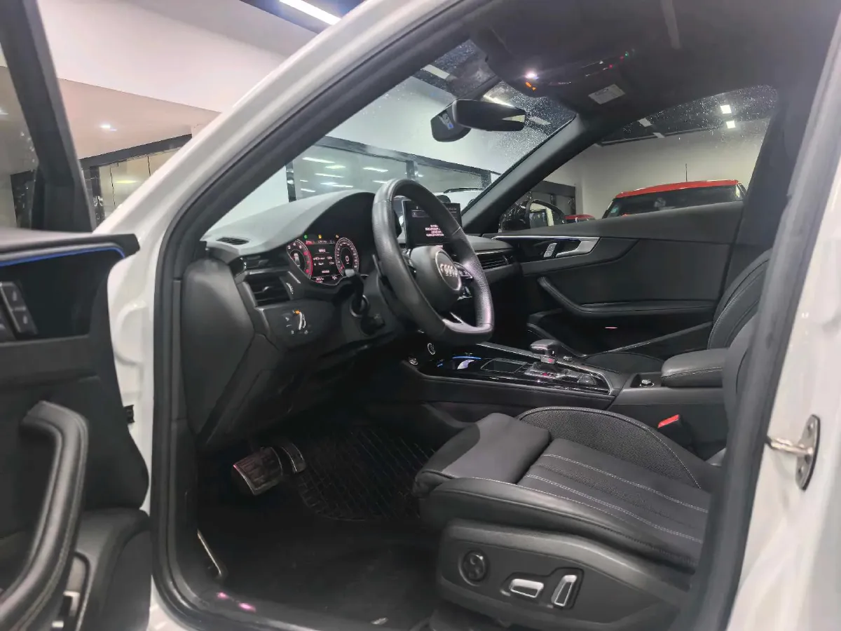 2024 Audi A4L 2.0T 190HP L4 7DCT,autocango,china used car exporter,china ev exporter,chinese used car exporter,chinese used ev exporter