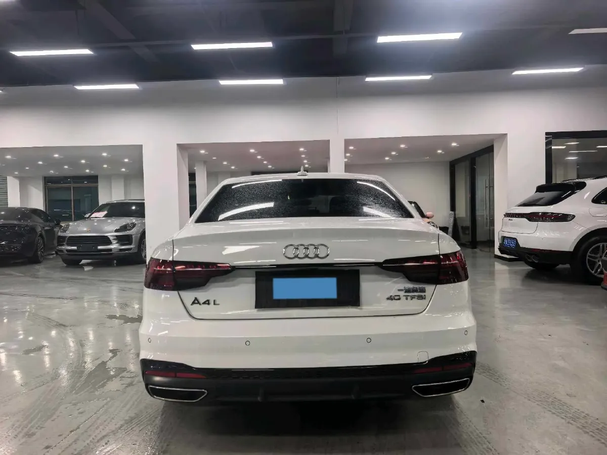 2024 Audi A4L 2.0T 190HP L4 7DCT,autocango,china used car exporter,china ev exporter,chinese used car exporter,chinese used ev exporter