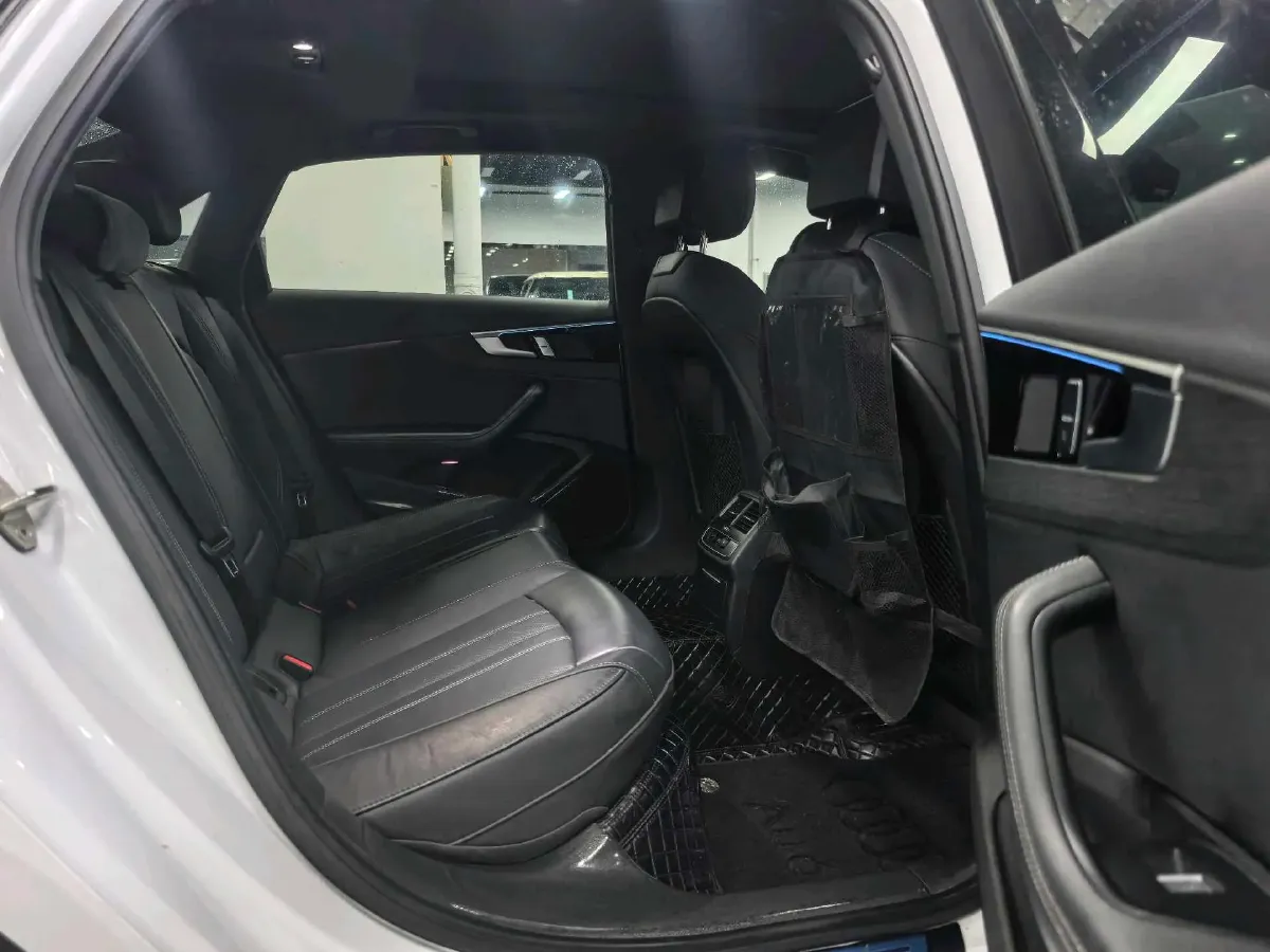 2024 Audi A4L 2.0T 190HP L4 7DCT,autocango,china used car exporter,china ev exporter,chinese used car exporter,chinese used ev exporter