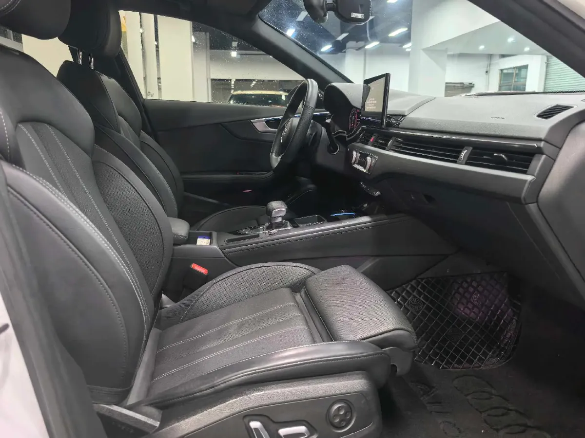 2024 Audi A4L 2.0T 190HP L4 7DCT,autocango,china used car exporter,china ev exporter,chinese used car exporter,chinese used ev exporter