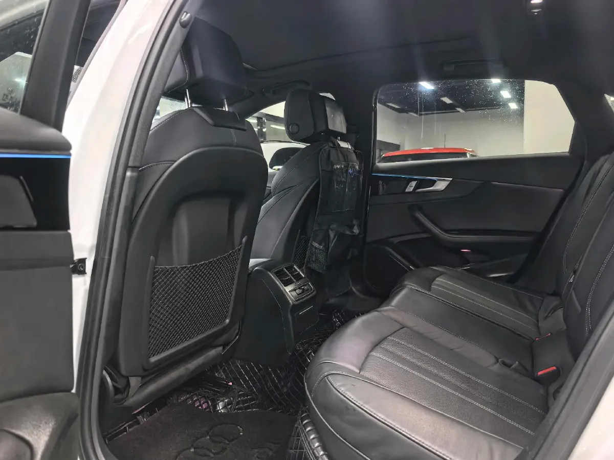 2024 Audi A4L 2.0T 190HP L4 7DCT,autocango,china used car exporter,china ev exporter,chinese used car exporter,chinese used ev exporter