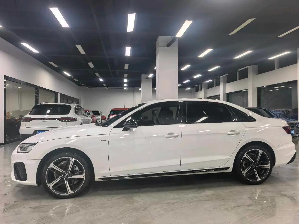 2024 Audi A4L 2.0T 190HP L4 7DCT,autocango,china used car exporter,china ev exporter,chinese used car exporter,chinese used ev exporter