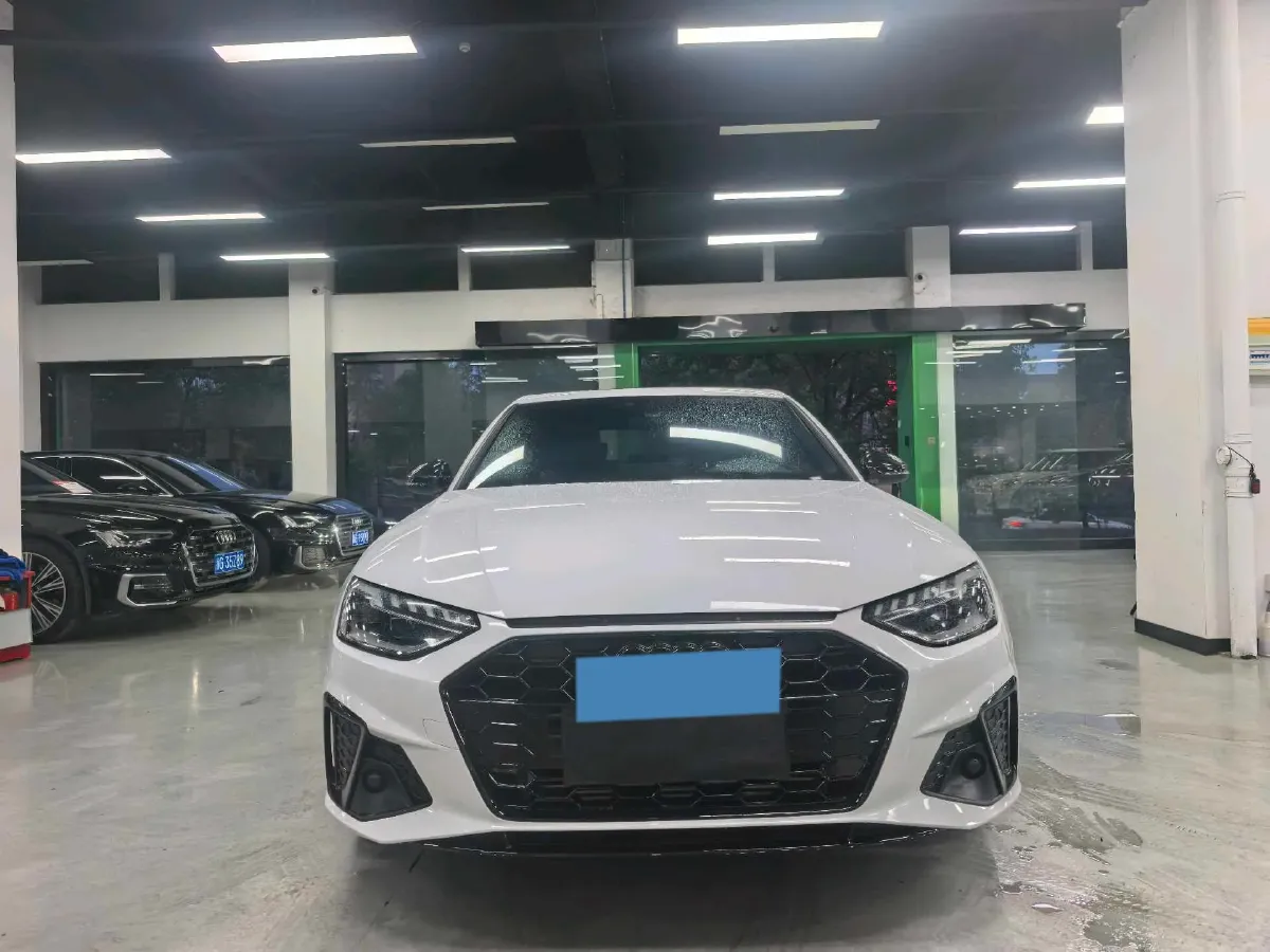2024 Audi A4L 2.0T 190HP L4 7DCT,autocango,china used car exporter,china ev exporter,chinese used car exporter,chinese used ev exporter