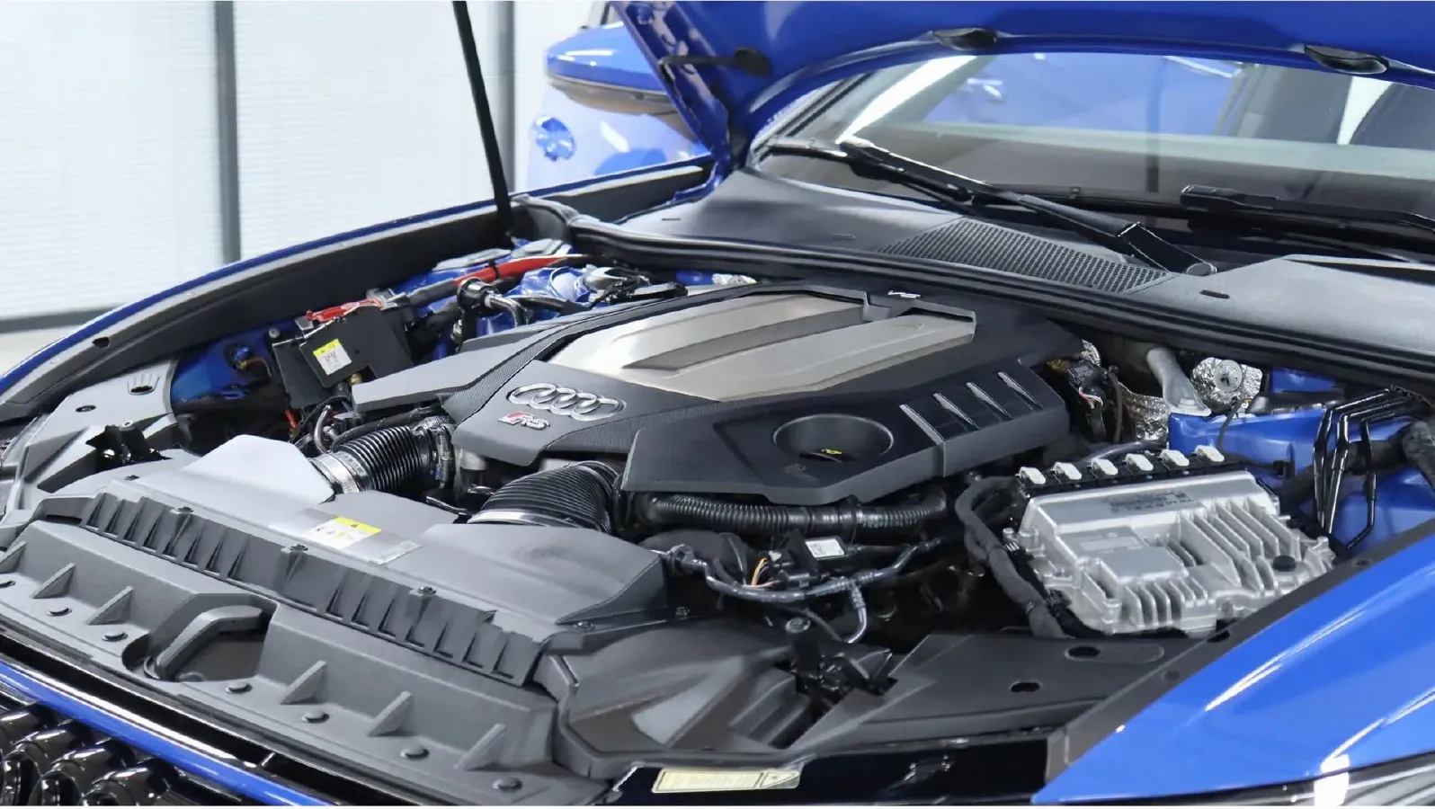 2021 Audi RS 6 4.0T 600HP V8 8AT,autocango,china used car exporter,china ev exporter,chinese used car exporter,chinese used ev exporter