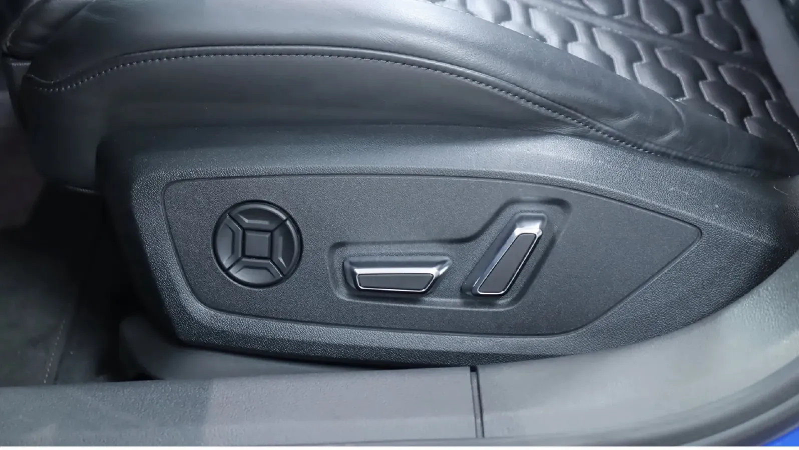 2021 Audi RS 6 4.0T 600HP V8 8AT,autocango,china used car exporter,china ev exporter,chinese used car exporter,chinese used ev exporter