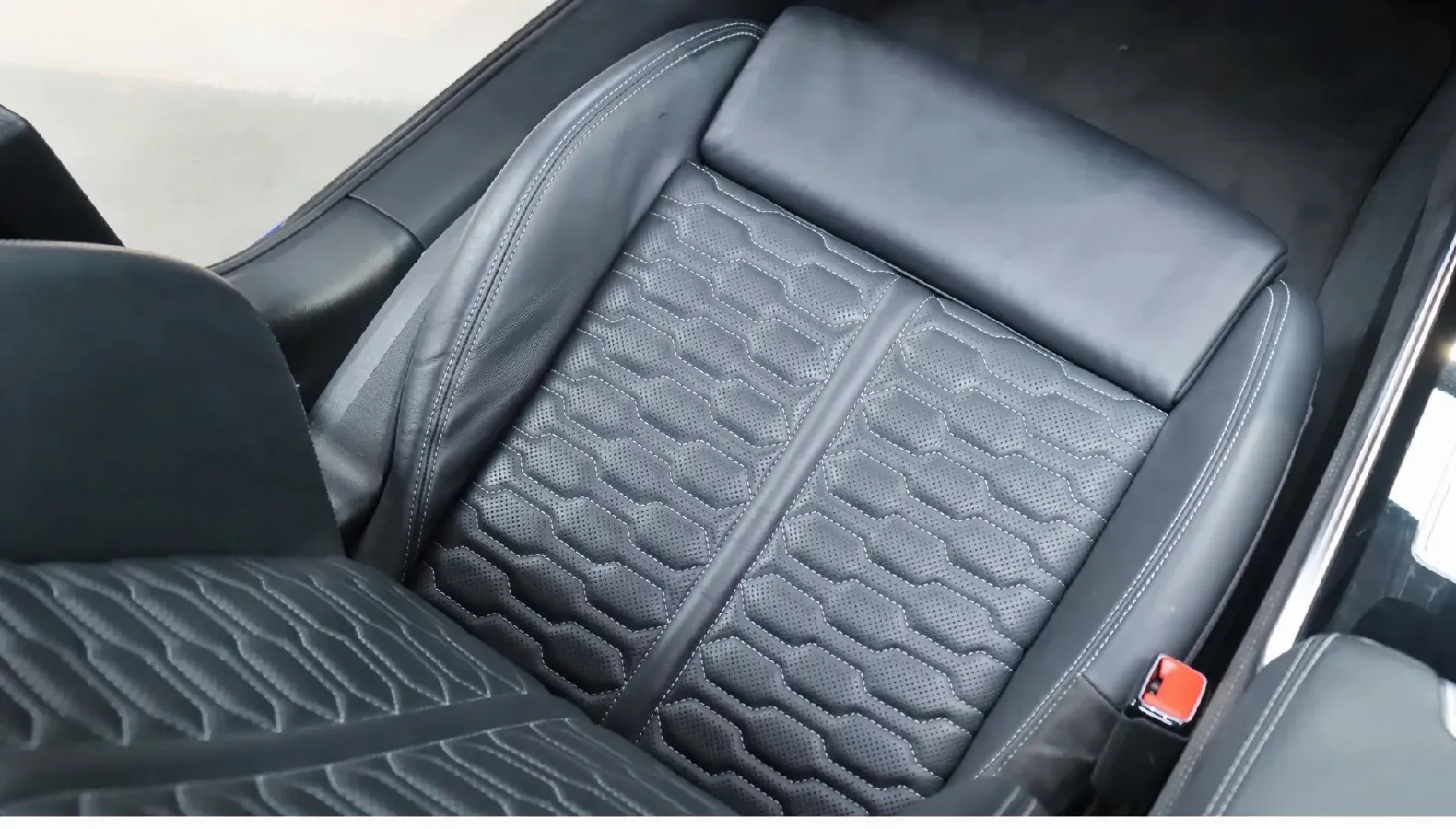 2021 Audi RS 6 4.0T 600HP V8 8AT,autocango,china used car exporter,china ev exporter,chinese used car exporter,chinese used ev exporter