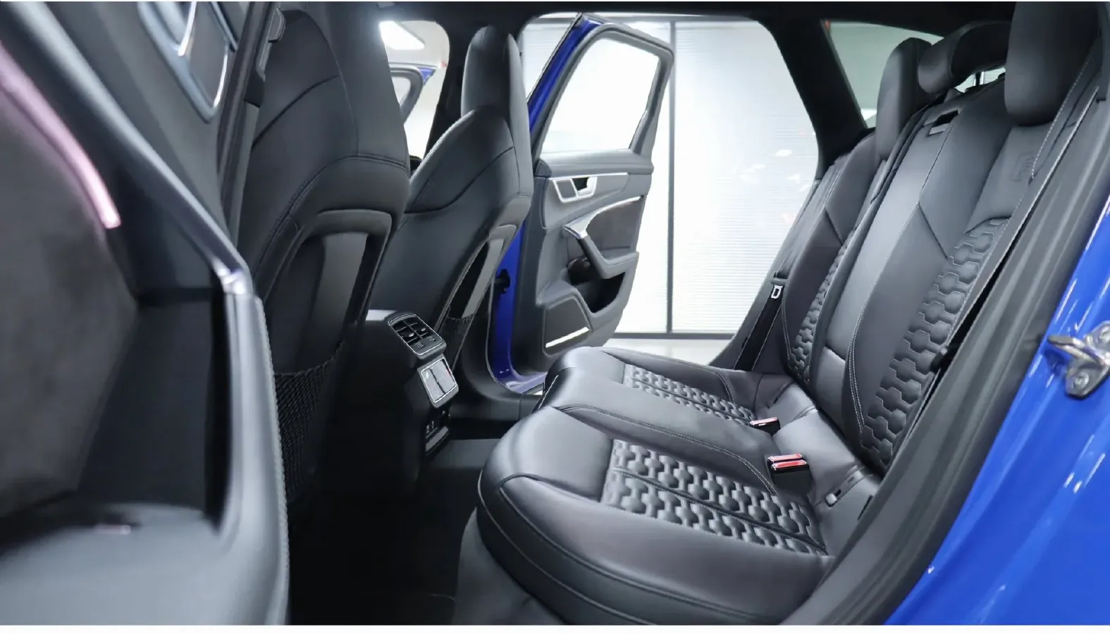 2021 Audi RS 6 4.0T 600HP V8 8AT,autocango,china used car exporter,china ev exporter,chinese used car exporter,chinese used ev exporter