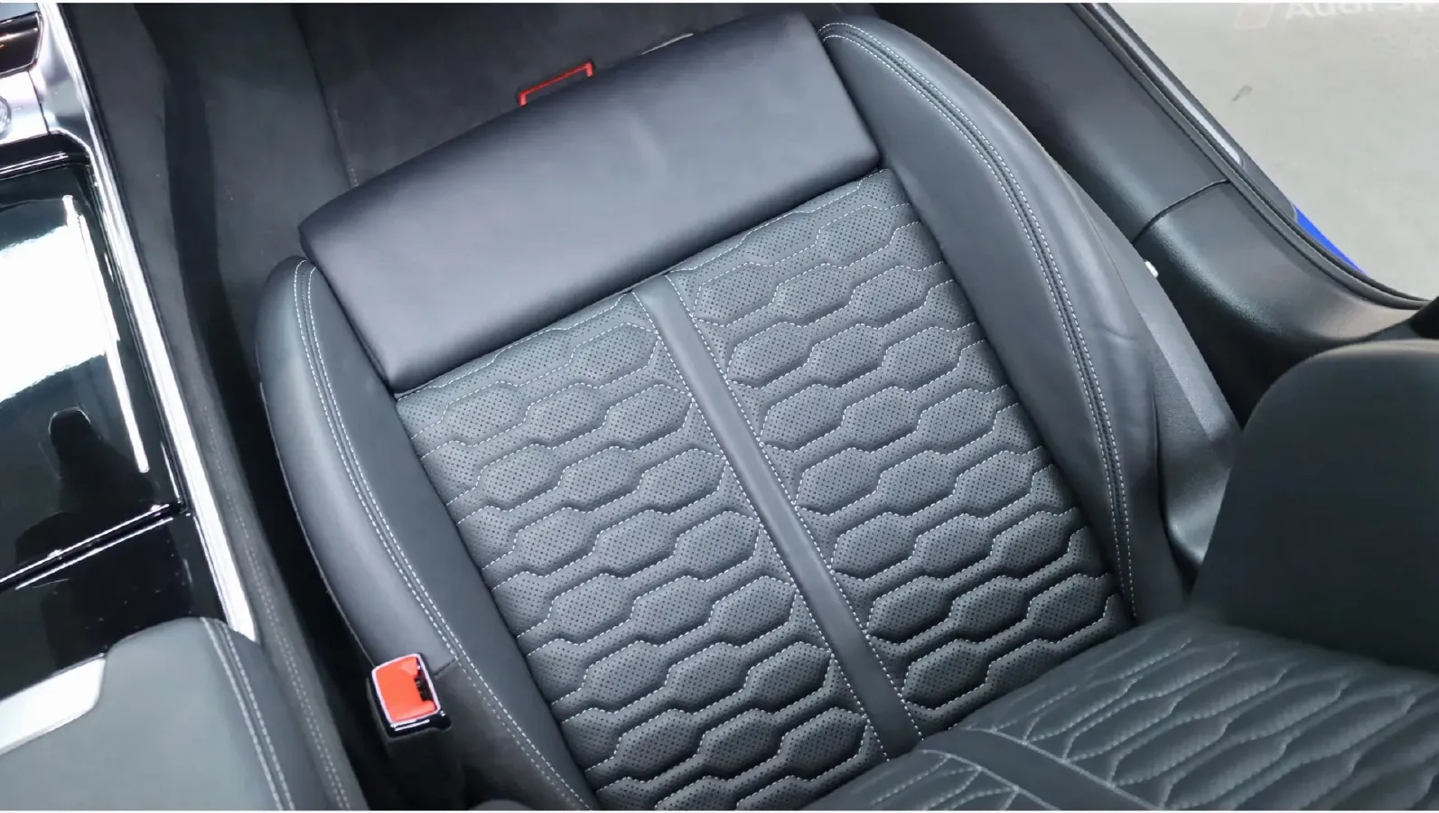 2021 Audi RS 6 4.0T 600HP V8 8AT,autocango,china used car exporter,china ev exporter,chinese used car exporter,chinese used ev exporter