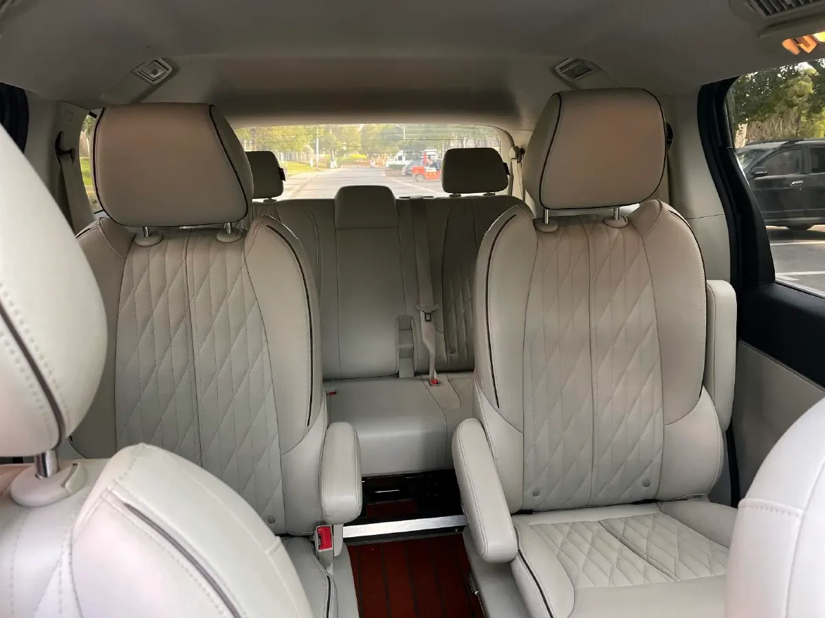 2021 Buick GL8 2.0T 237HP L4 9AT,autocango,china used car exporter,china ev exporter,chinese used car exporter,chinese used ev exporter