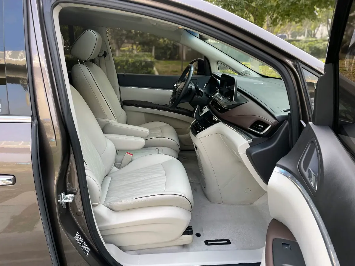 2021 Buick GL8 2.0T 237HP L4 9AT,autocango,china used car exporter,china ev exporter,chinese used car exporter,chinese used ev exporter