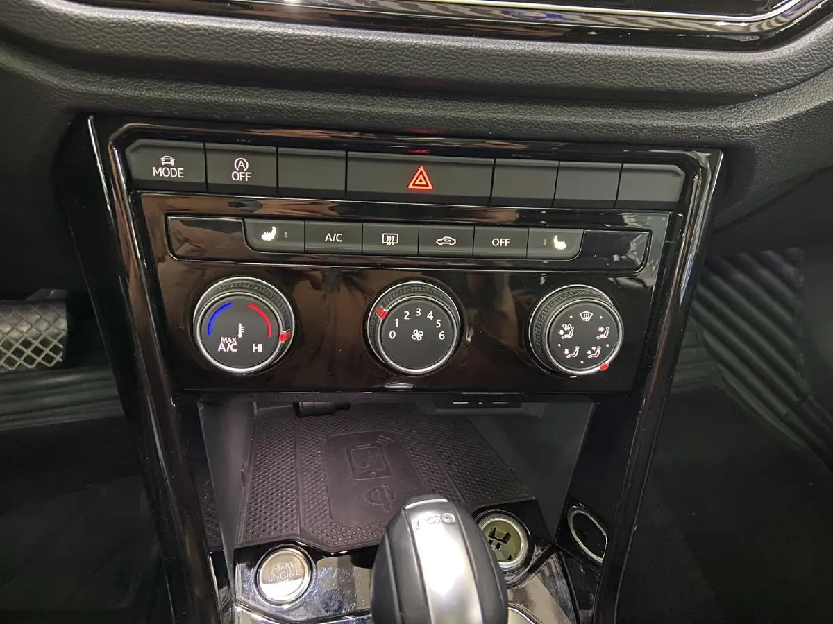 2022 Volkswagen T-Roc 1.4T 150HP L4 7DCT,autocango,china used car exporter,china ev exporter,chinese used car exporter,chinese used ev exporter