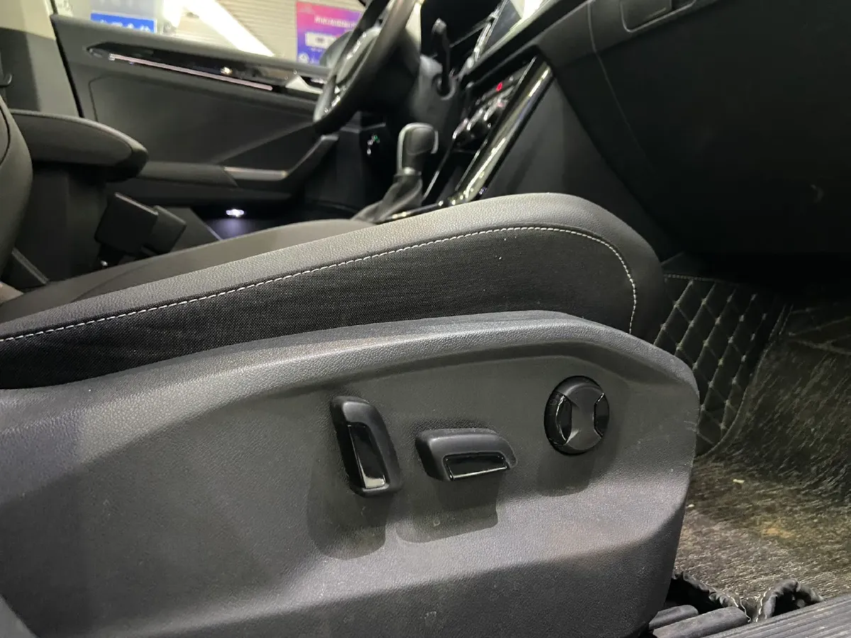 2022 Volkswagen T-Roc 1.4T 150HP L4 7DCT,autocango,china used car exporter,china ev exporter,chinese used car exporter,chinese used ev exporter