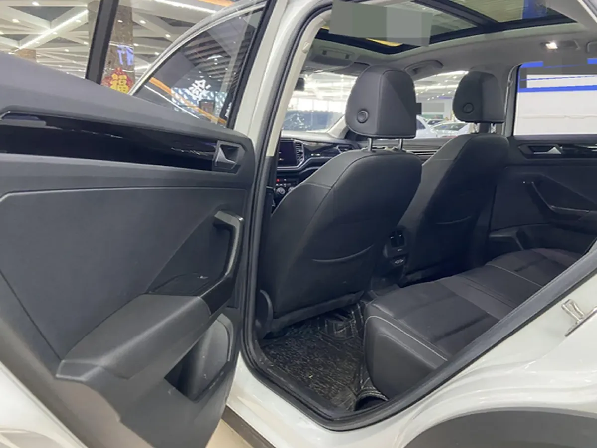 2022 Volkswagen T-Roc 1.4T 150HP L4 7DCT,autocango,china used car exporter,china ev exporter,chinese used car exporter,chinese used ev exporter