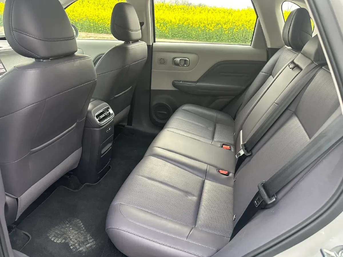 2025 Leapmotor B10 BEV 56.2KWH,autocango,china used car exporter,china ev exporter,chinese used car exporter,chinese used ev exporter