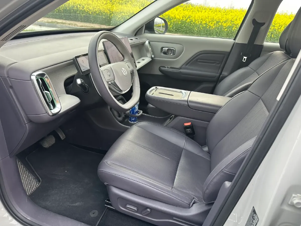 2025 Leapmotor B10 BEV 56.2KWH,autocango,china used car exporter,china ev exporter,chinese used car exporter,chinese used ev exporter