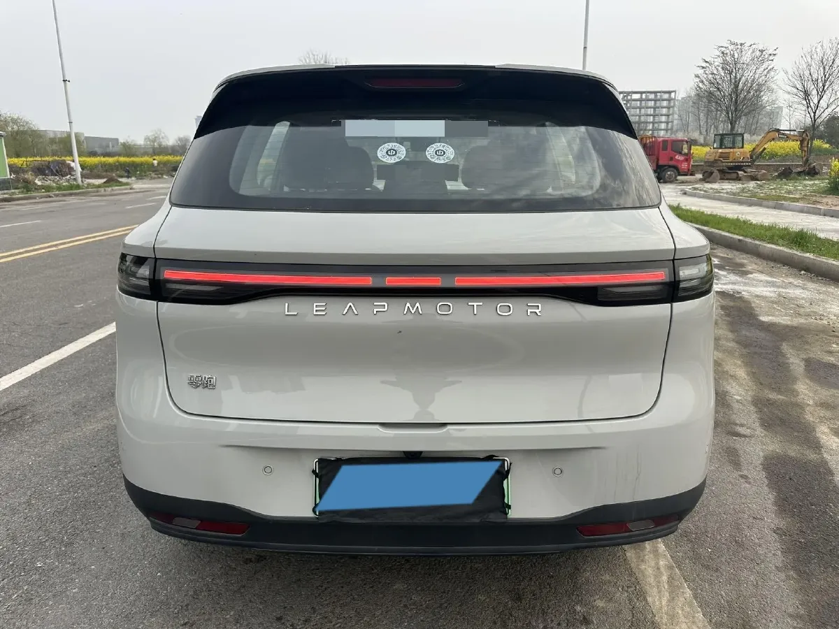2025 Leapmotor B10 BEV 56.2KWH,autocango,china used car exporter,china ev exporter,chinese used car exporter,chinese used ev exporter