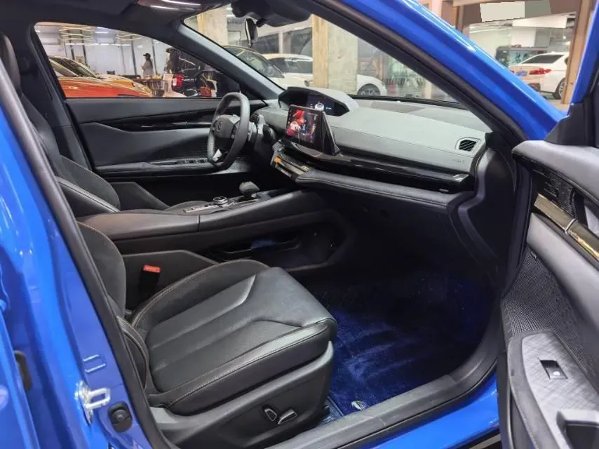 2022 ChangAn UNI-V 2.0T 233HP L4 8AT,autocango,china used car exporter,china ev exporter,chinese used car exporter,chinese used ev exporter