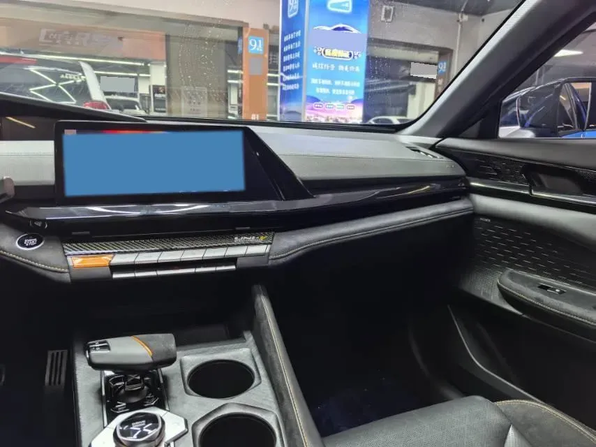 2022 ChangAn UNI-V 2.0T 233HP L4 8AT,autocango,china used car exporter,china ev exporter,chinese used car exporter,chinese used ev exporter