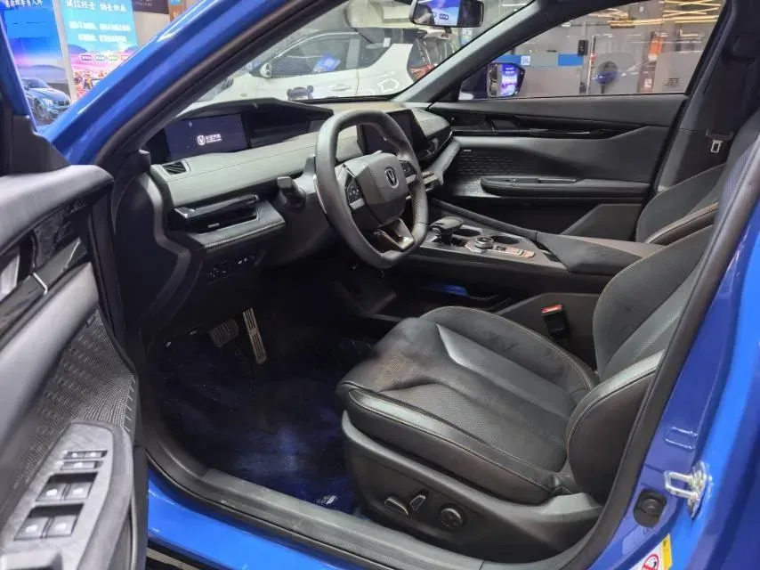 2022 ChangAn UNI-V 2.0T 233HP L4 8AT,autocango,china used car exporter,china ev exporter,chinese used car exporter,chinese used ev exporter