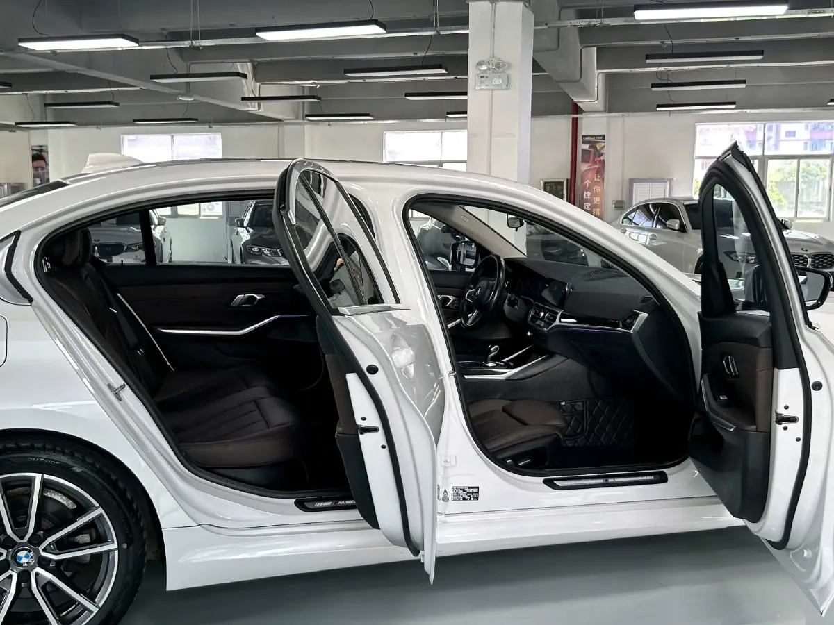 2022 BMW 3 Series 2.0T 184HP L4 8AT,autocango,china used car exporter,china ev exporter,chinese used car exporter,chinese used ev exporter