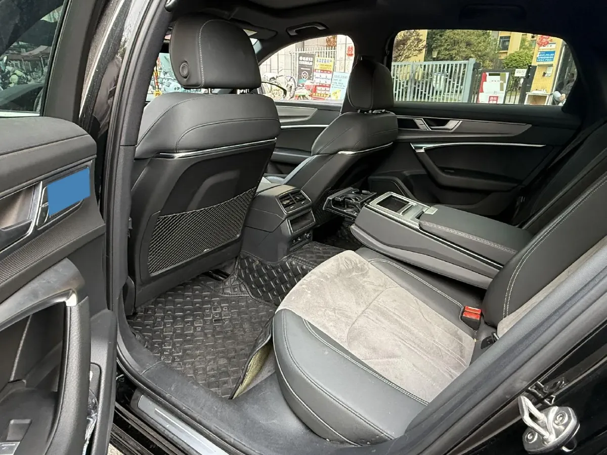 2024 Audi A6L 2.0T 190HP L4 7DCT,autocango,china used car exporter,china ev exporter,chinese used car exporter,chinese used ev exporter