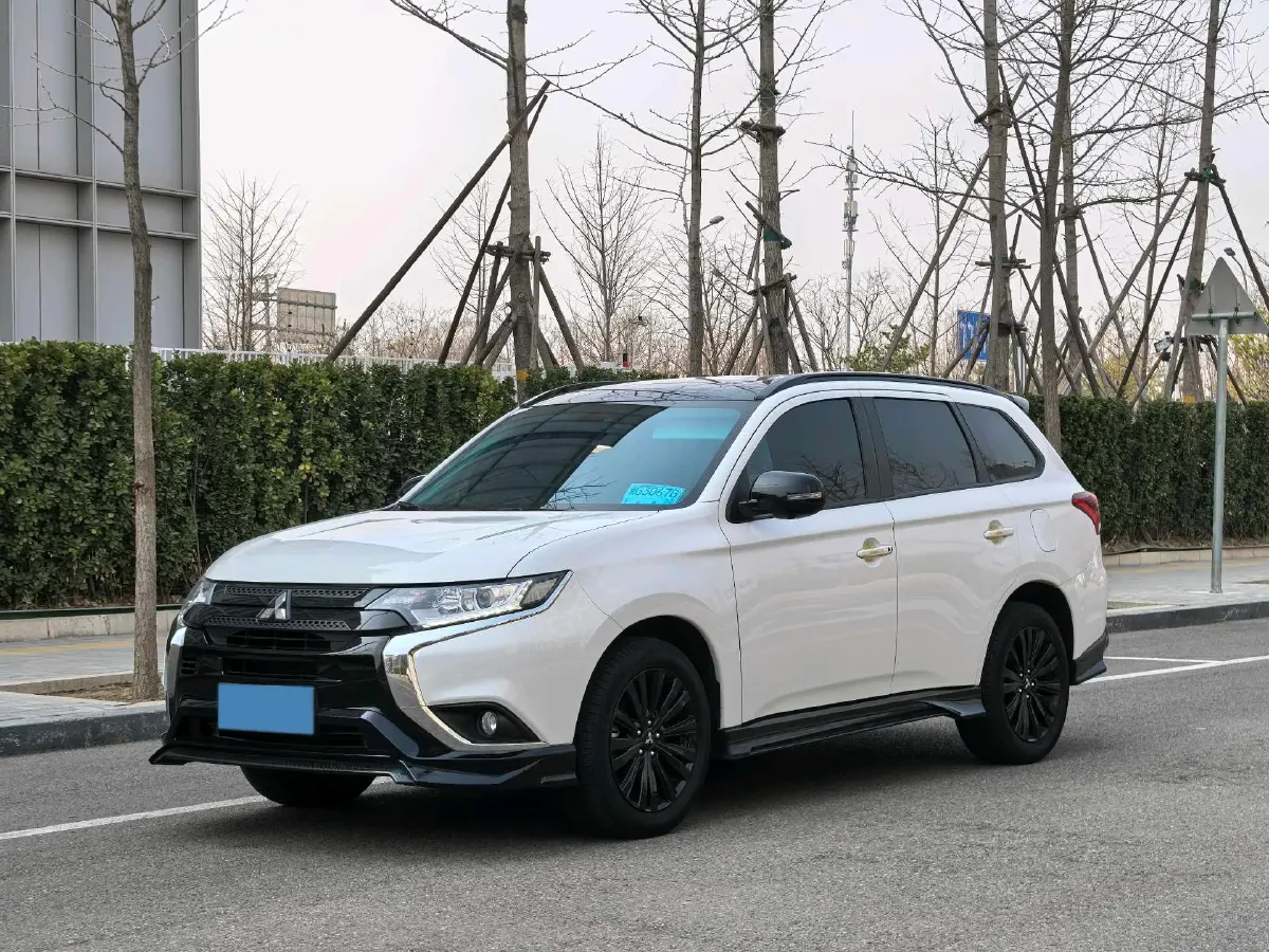 2021 Mitsubishi Outlander 2.0L 166HP L4 CVT,autocango,china used car exporter,china ev exporter,chinese used car exporter,chinese used ev exporter