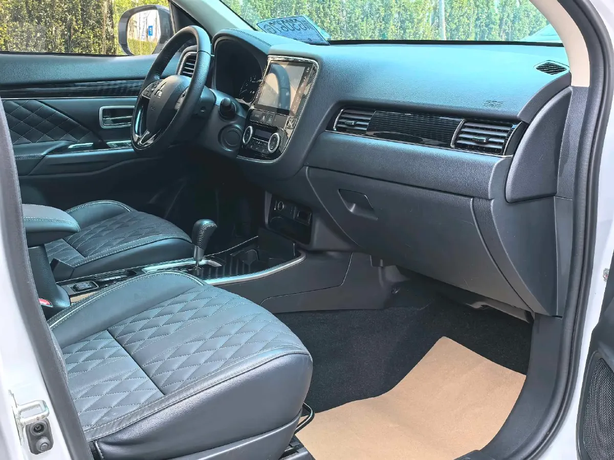 2021 Mitsubishi Outlander 2.0L 166HP L4 CVT,autocango,china used car exporter,china ev exporter,chinese used car exporter,chinese used ev exporter