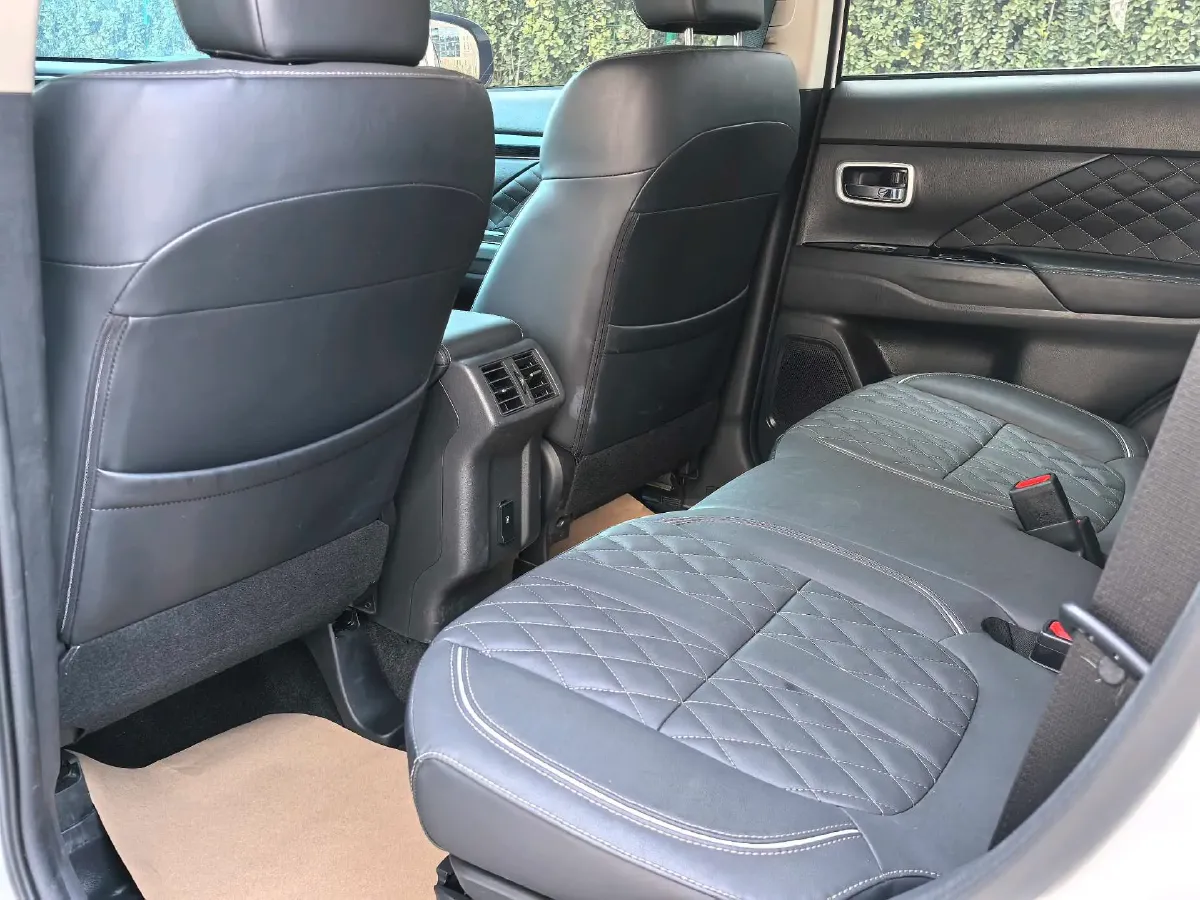 2021 Mitsubishi Outlander 2.0L 166HP L4 CVT,autocango,china used car exporter,china ev exporter,chinese used car exporter,chinese used ev exporter