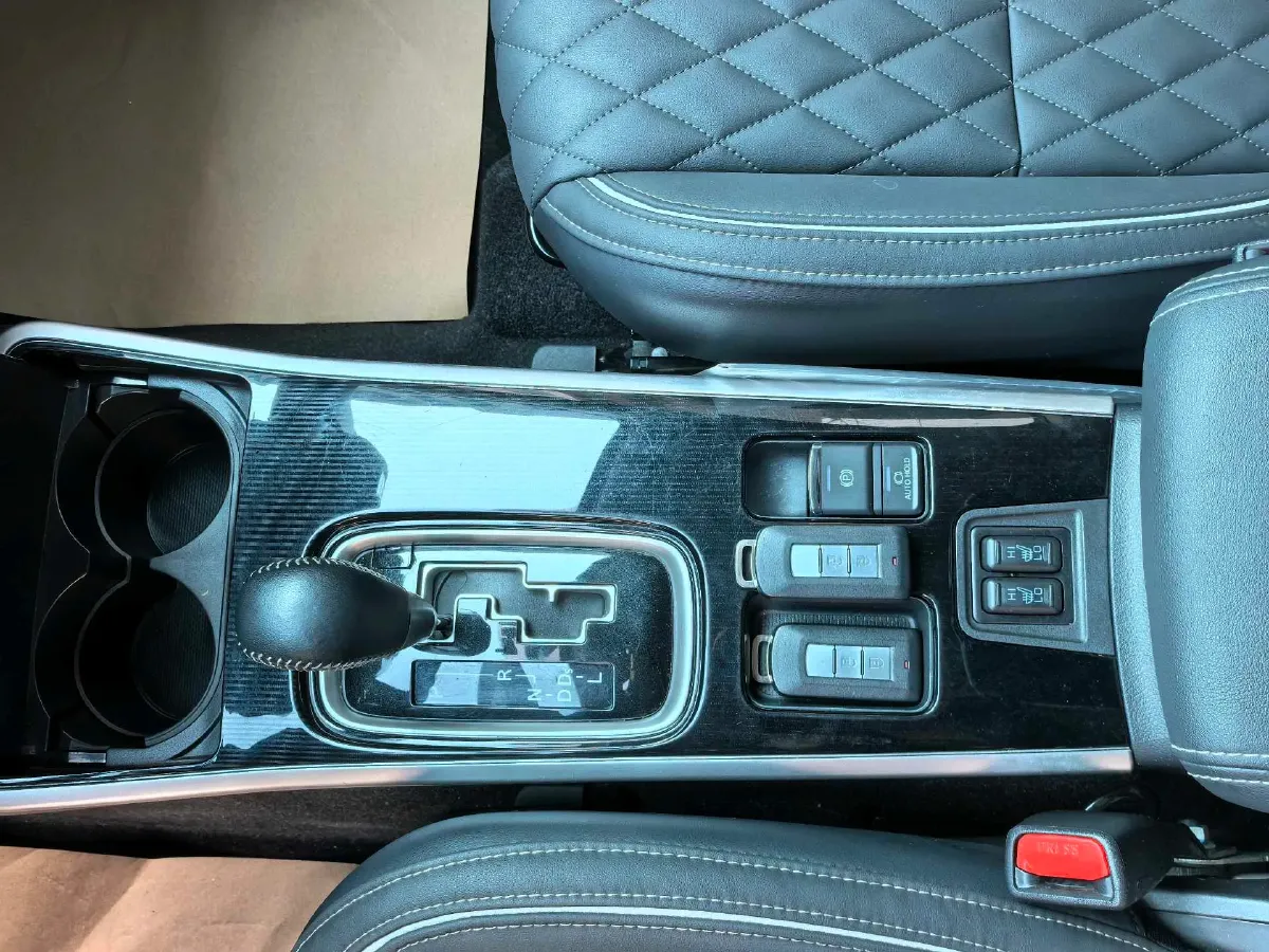 2021 Mitsubishi Outlander 2.0L 166HP L4 CVT,autocango,china used car exporter,china ev exporter,chinese used car exporter,chinese used ev exporter