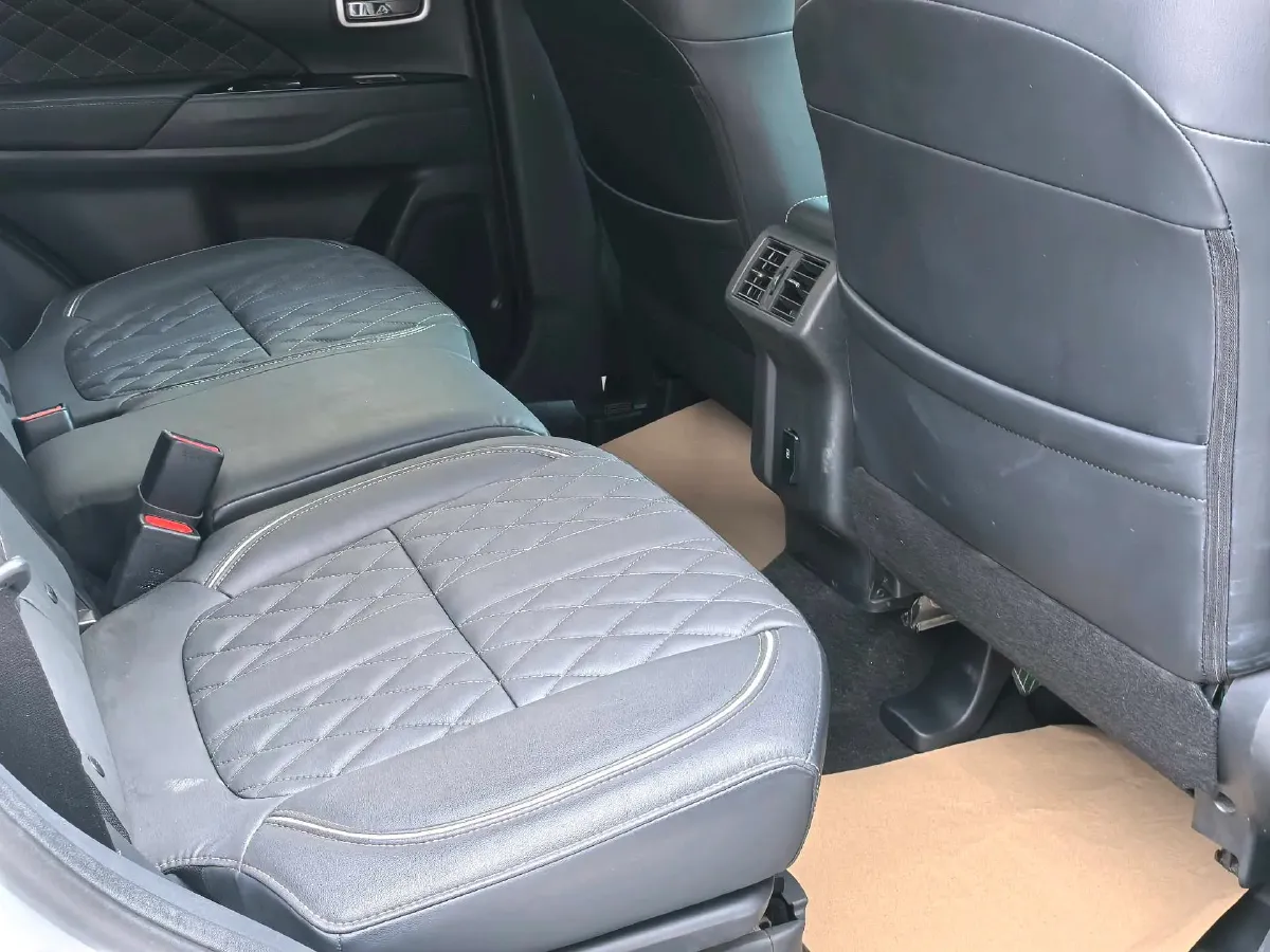 2021 Mitsubishi Outlander 2.0L 166HP L4 CVT,autocango,china used car exporter,china ev exporter,chinese used car exporter,chinese used ev exporter