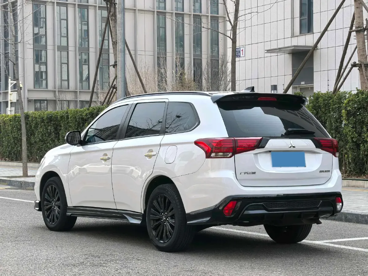 2021 Mitsubishi Outlander 2.0L 166HP L4 CVT,autocango,china used car exporter,china ev exporter,chinese used car exporter,chinese used ev exporter