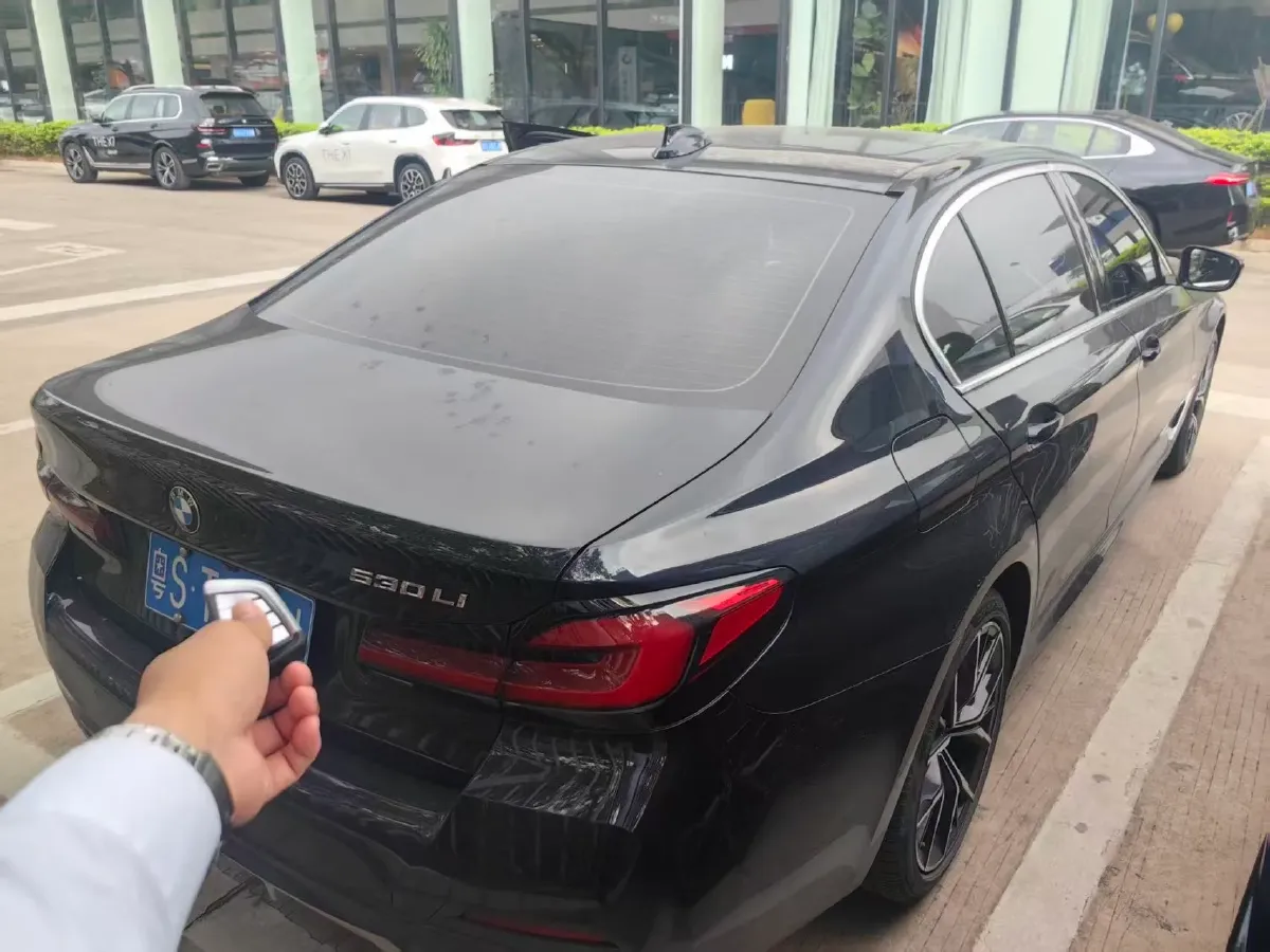 2022 BMW 5 Series 2.0T 252HP L4 8AT,autocango,china used car exporter,china ev exporter,chinese used car exporter,chinese used ev exporter