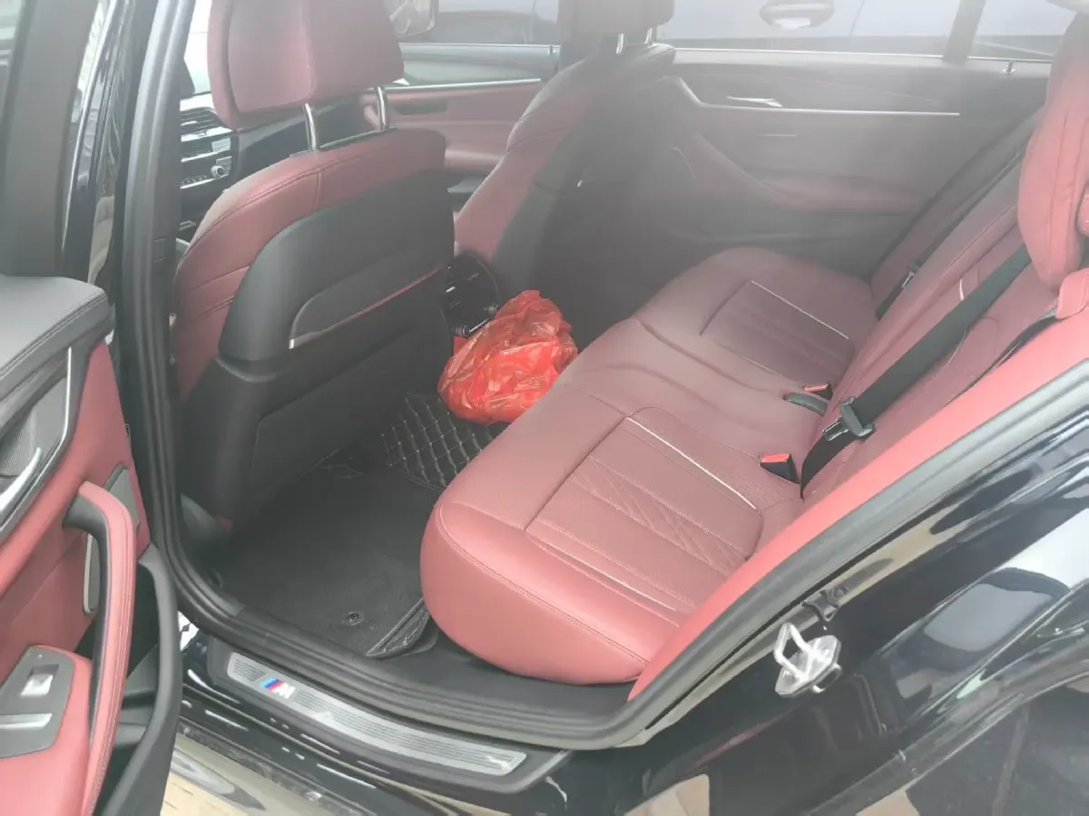 2022 BMW 5 Series 2.0T 252HP L4 8AT,autocango,china used car exporter,china ev exporter,chinese used car exporter,chinese used ev exporter