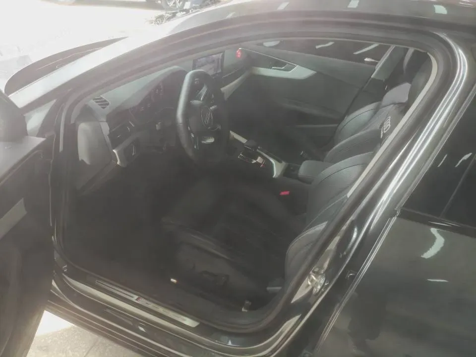 2022 Audi A4L 2.0T 190HP L4 7DCT,autocango,china used car exporter,china ev exporter,chinese used car exporter,chinese used ev exporter