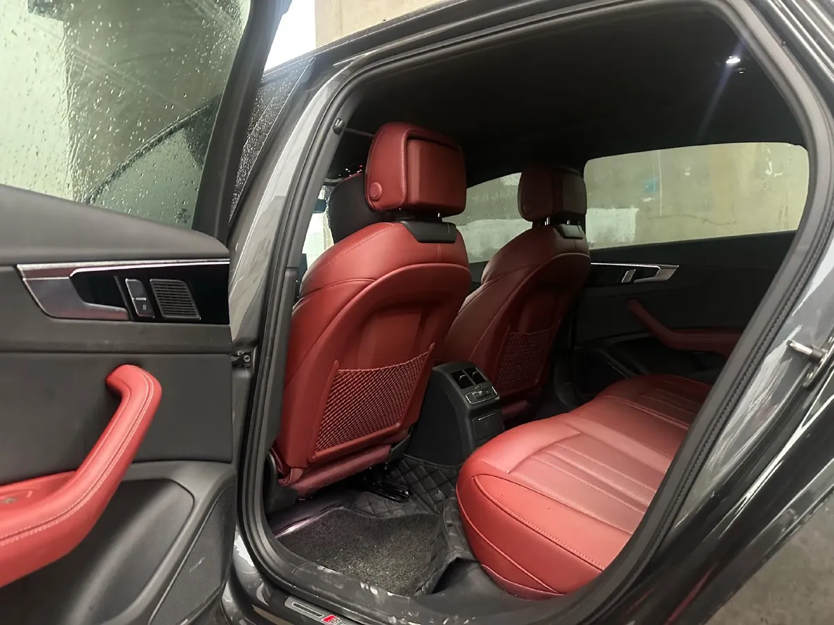 2024 Audi A4L 2.0T 190HP L4 7DCT,autocango,china used car exporter,china ev exporter,chinese used car exporter,chinese used ev exporter