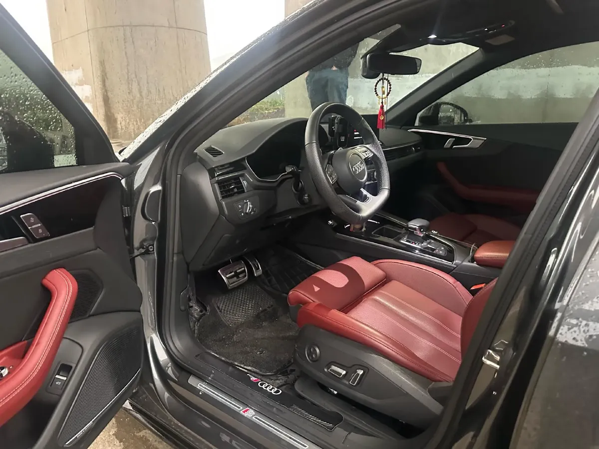 2024 Audi A4L 2.0T 190HP L4 7DCT,autocango,china used car exporter,china ev exporter,chinese used car exporter,chinese used ev exporter