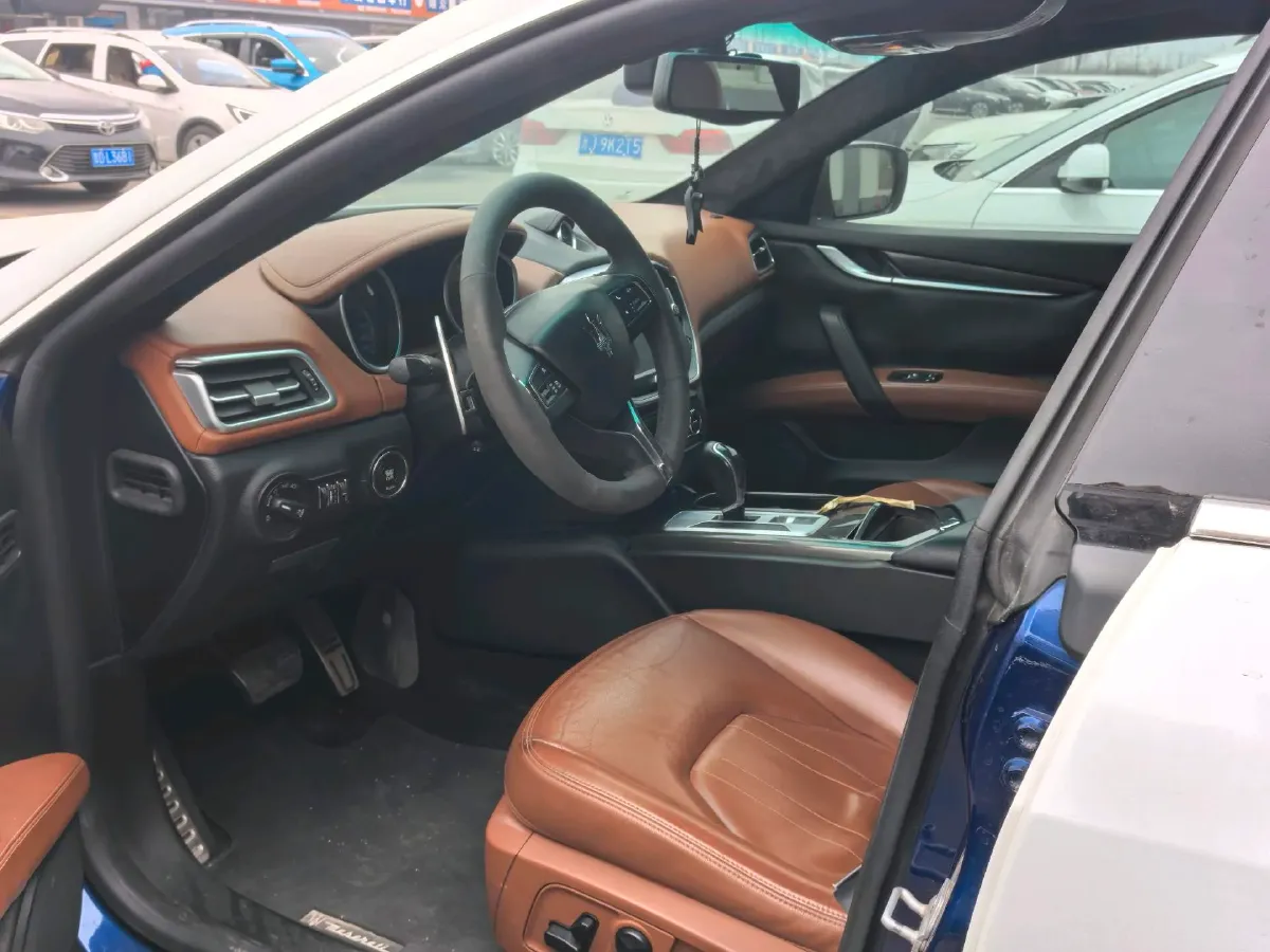 2013 Land Rover Discovery 3.0T 249HP V6 8AT,autocango,china used car exporter,china ev exporter,chinese used car exporter,chinese used ev exporter