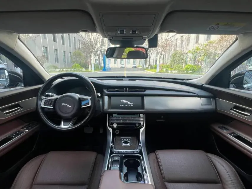 2018 Mercedes-Benz E Class 2.0T 184HP L4 9AT,autocango,china used car exporter,china ev exporter,chinese used car exporter,chinese used ev exporter