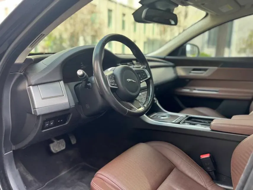 2018 Mercedes-Benz E Class 2.0T 184HP L4 9AT,autocango,china used car exporter,china ev exporter,chinese used car exporter,chinese used ev exporter