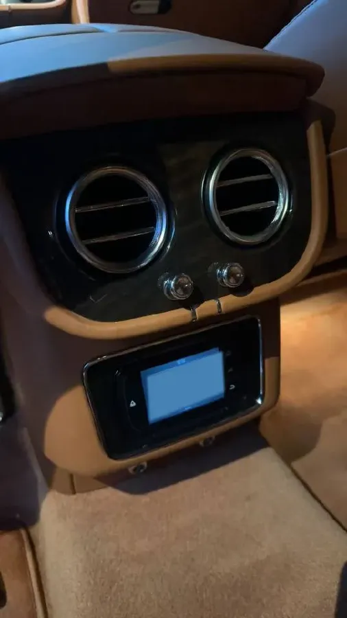 2018 Bentley Bentayga 4.0T 550HP V8 8AT,autocango,china used car exporter,china ev exporter,chinese used car exporter,chinese used ev exporter